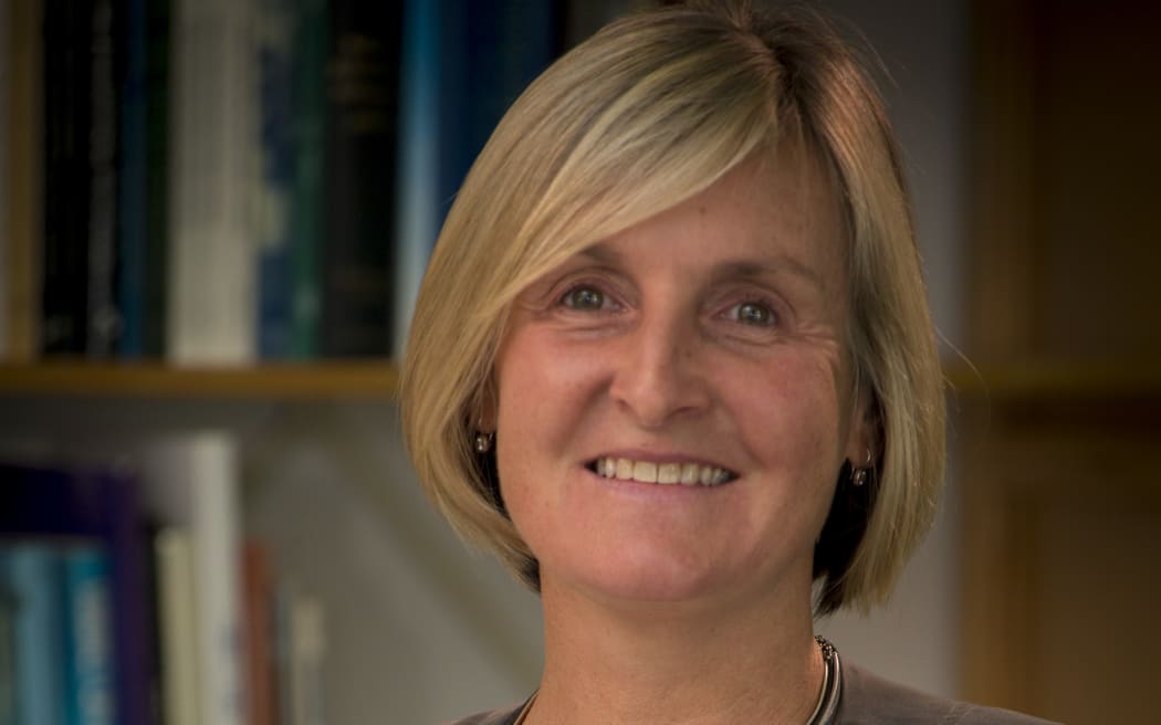 Dr Leigh Signal