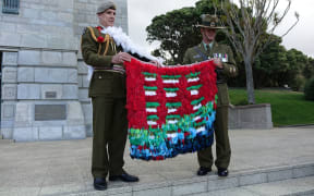 Chief of Defence Force Lieutenant General Tim Keating (left) and Warrant Officer First Class Robert Jobe (right) with the kahu huruhuru Nga Tapuwae at the National War Memorial, Wellington.