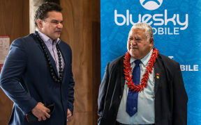 Sir Michael Jones and Samoa Prime Minister Tuilaepa Sailele Malielegaoi in 2017.