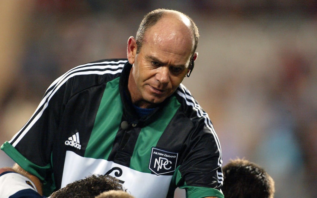 Paddy O'Brien - New Zealand international rugby union referee during Auckland v North Harbour match, Eden Park, Auckland, New Zealand. 31 August 2002.
Auckland won the match, 43-7.
Photo: Andrew Cornaga/Photosport.co.nz