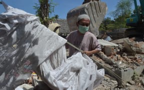 Quake-hit houses in the Gangga area of Lombok are being demolished a week after the 5 August earthquake.