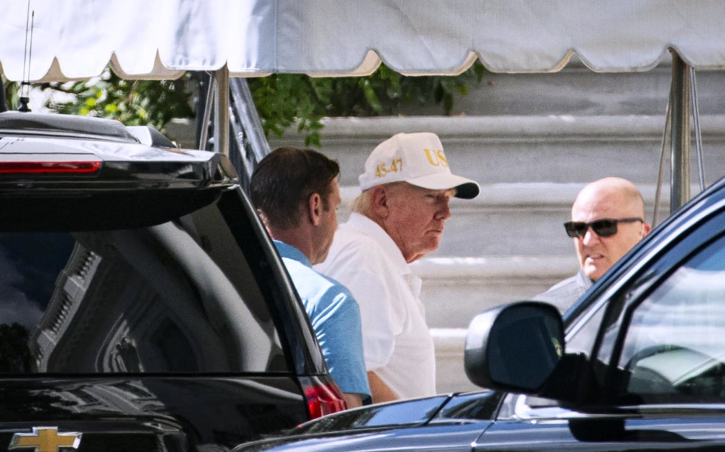 WASHINGTON, DC - SEPTEMBER 1: U.S. President Donald Trump returns to the White House on September 1, 2025 in Washington, DC. Trump spent the day at Trump National Golf Club in Sterling, Virginia.   Al Drago/Getty Images/AFP (Photo by Al Drago / GETTY IMAGES NORTH AMERICA / Getty Images via AFP)