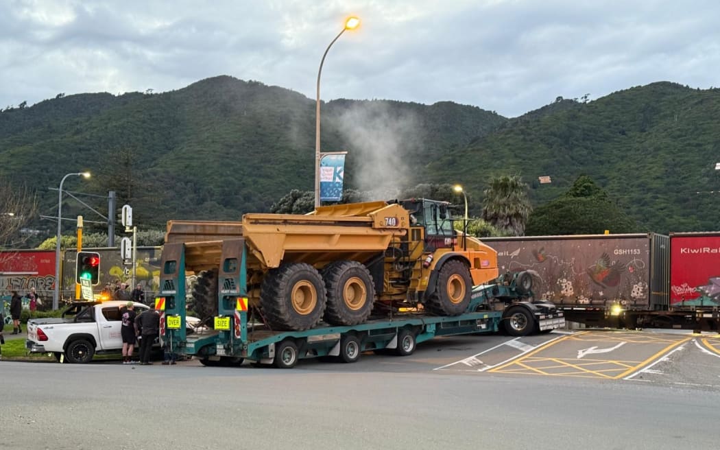 A train collided with a flatbed truck carrying a digger on a crossing in Waikanae on the Kāpiti Coast.