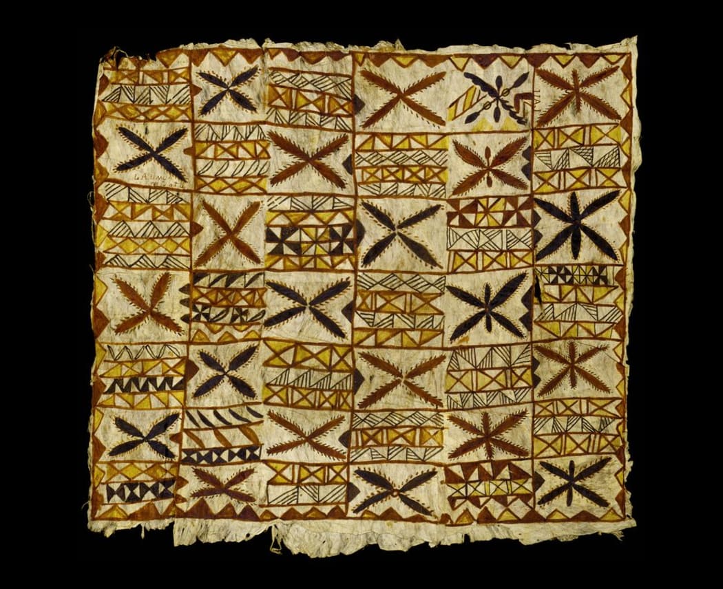 Samoan siapo mamanu (tapa cloth) in the collection of Te Papa.