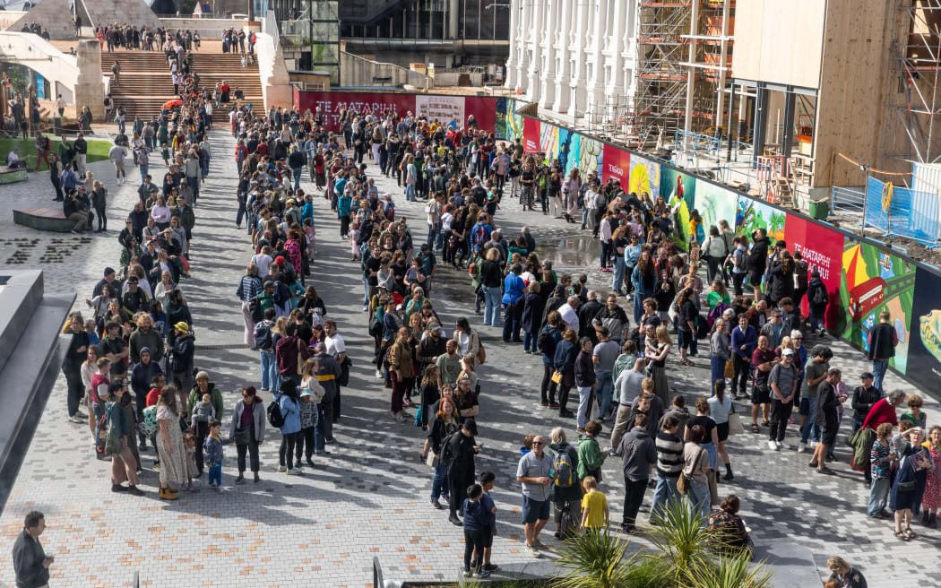 Thousands queue as doors open at revamped Wellington Library after ...