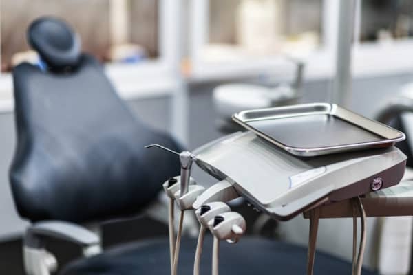 Dental instruments. (Photo by MICROGEN IMAGES/SCIENCE PHOTO LI / SMD / Science Photo Library via AFP)