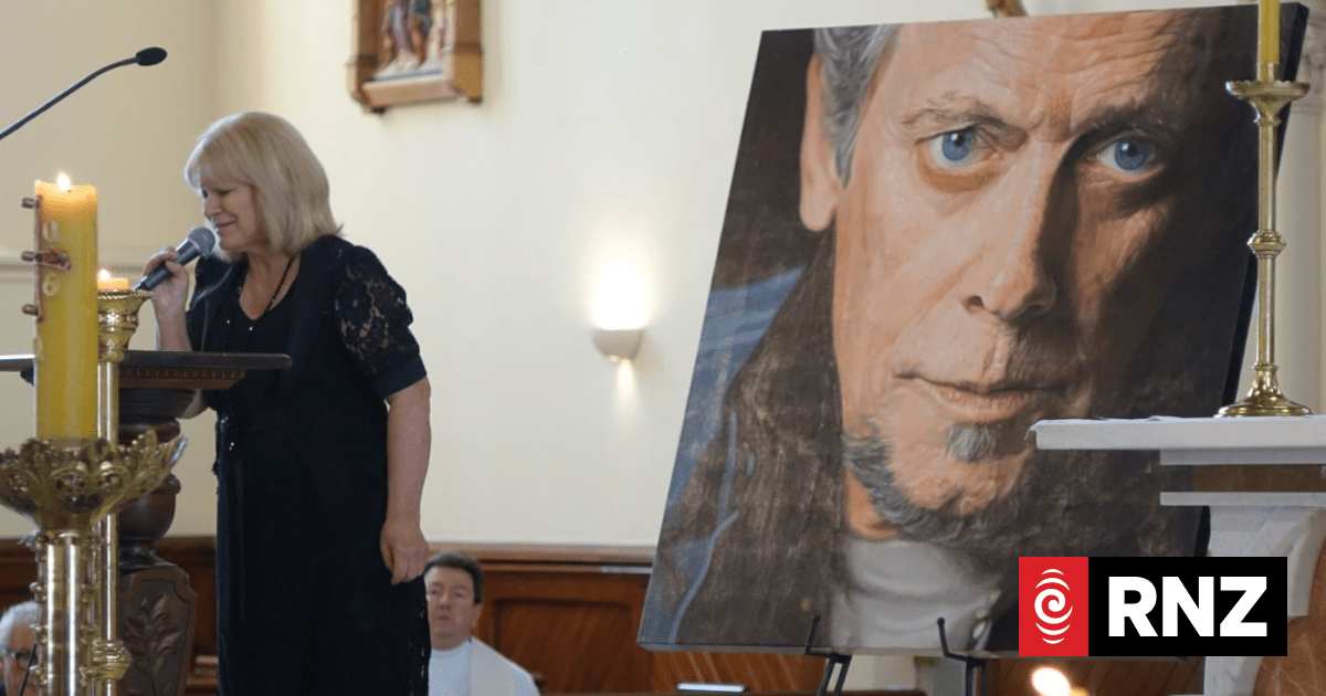 Music legend Ray Columbus farewelled | RNZ News