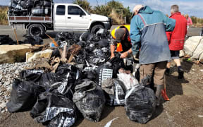 Volunteers clean up rubbish at Cobden.