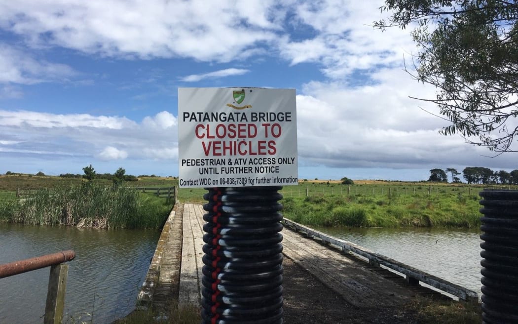 Patangata bridge sign