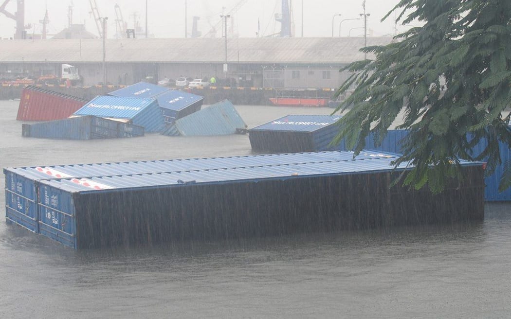 Floating containers
