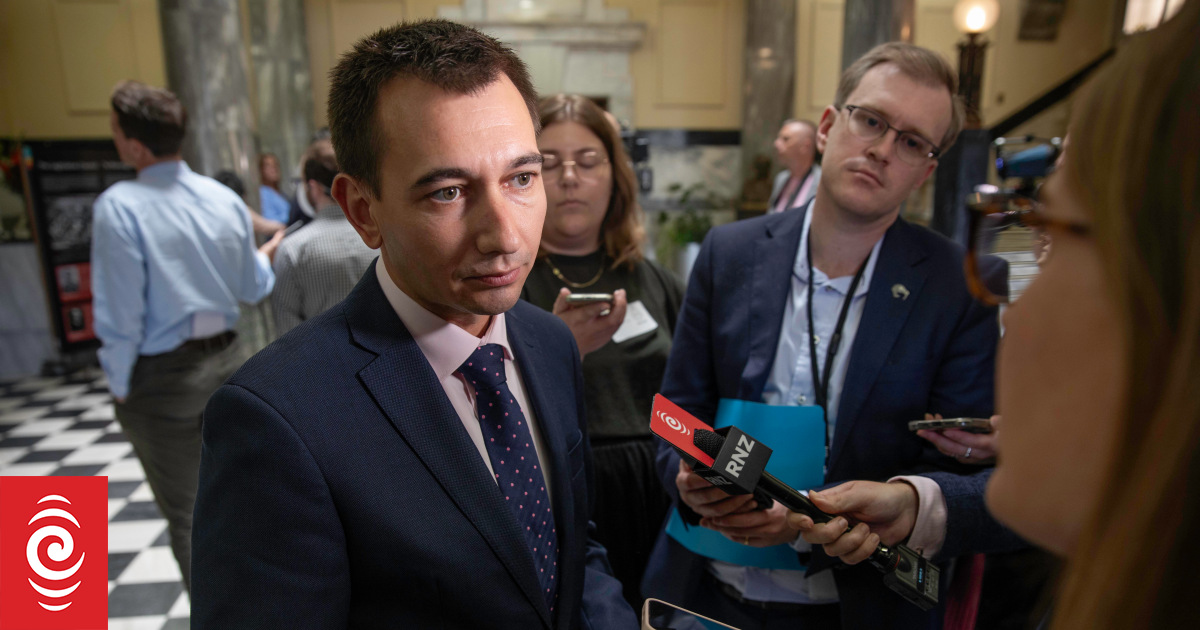Minister points to 'backstops' if councils refuse Three Waters amalgamations - Vimarsana News