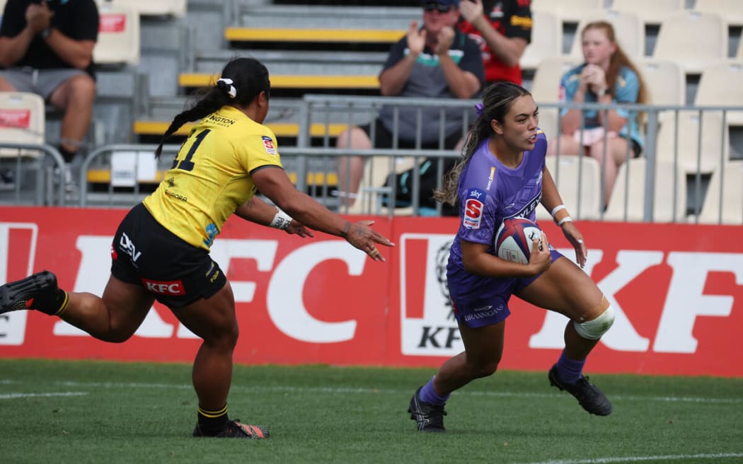 Kaea Nepia scores for Matatu v Hurricanes Poua.