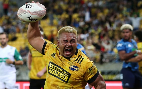 Hurricanes Asafo Aumua celebrates.