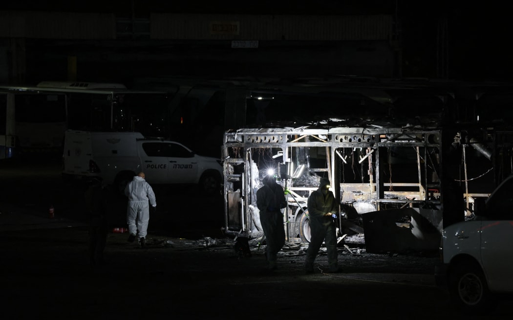 Security forces and bomb disposal units are deployed to the scene of a bus explosion in Bat Yam on February 20, 2025. Israeli police said that bombs on three buses exploded in the central city of Bat Yam on February 20, 2025 evening, with a local official saying there were no injuries. Defence Minister Israel Katz accused "Palestinian terrorist organisations" of carrying out the blasts, while Prime Minister Benjamin Netanyahu was set to hold a security meeting. (Photo by OREN ZIV / AFP)