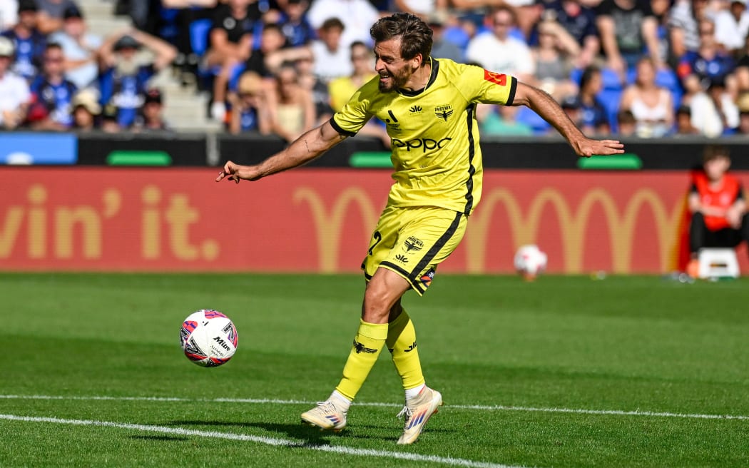 Francisco Geraldes of Wellington Phoenix takes a shot at goal.