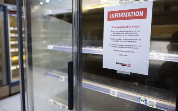 A notice displayed on empty fresh-food refrigerators at an Intermarche supermarket in Nevez, western France, on 12 October 2026, following a cyberattack affecting the French supermarket chains Intermarché and Cooperative U that caused their refrigerators to defrost.