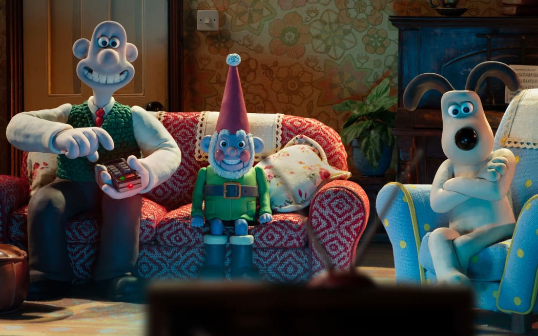 Wallace & Gromit: Vengeance Most Fowl (2024) with Wallace, Norbot and Gormit.