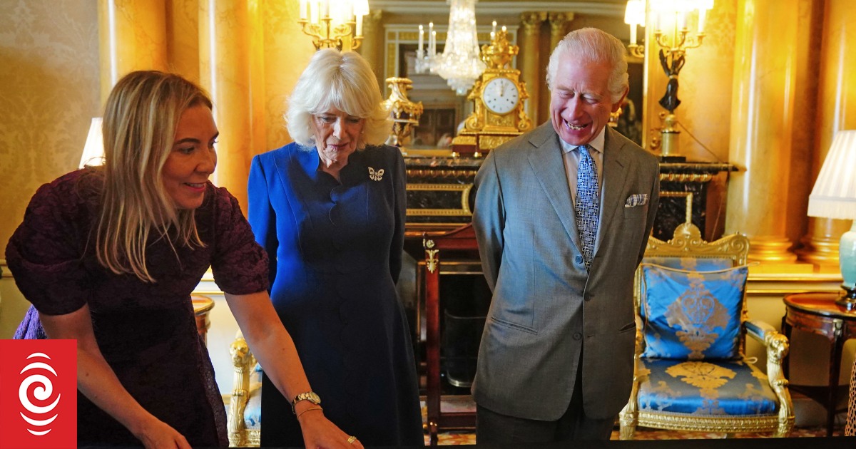 King's coronation roll had one tiny error in 21 metres | RNZ News