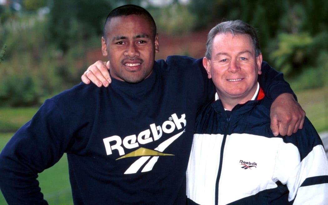 Jonah Lomu withPhil Kingsley Jones in 1996.