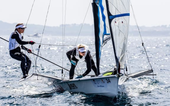 49erFX gold medal winners Alexandra Maloney and Molly Meech.