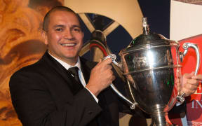 Dion Maaka with the Ahuwhenua Trophy.