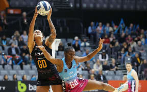 Erena Mikaere (L) and Kalifa McCollin (R). Magic v Steel.