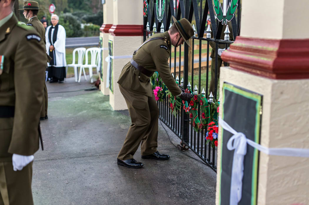 A soldier lays a wreath at Tolaga Bay.