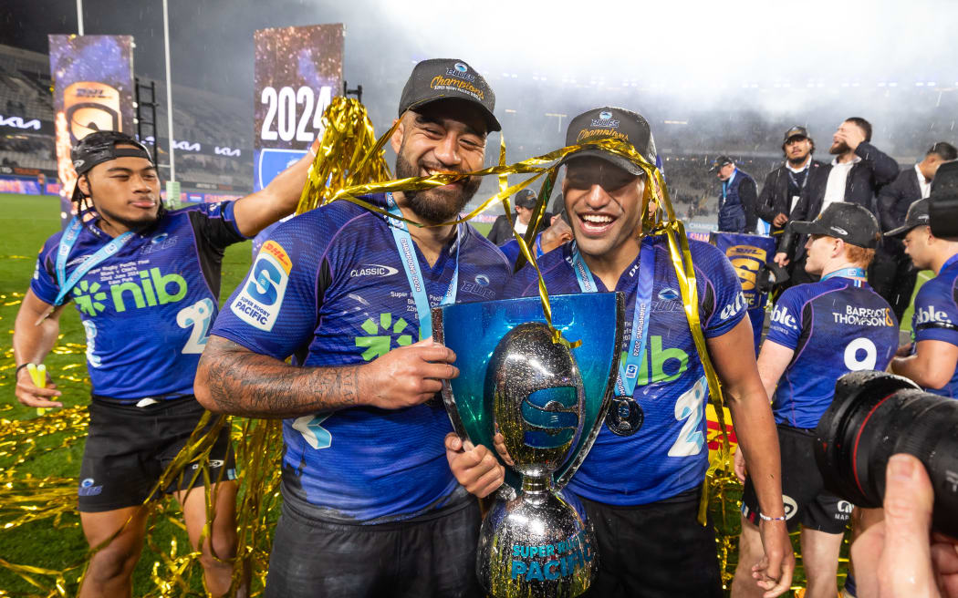 Blues Akira Ioane and Rieko Ioane celebrate their win during the Super Rugby Paciﬁc Final.