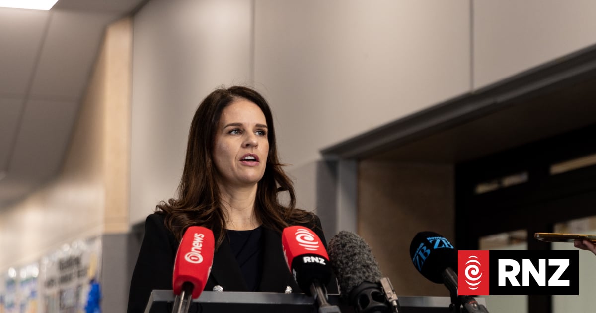 National would make completing Year 11 compulsory if back in power | RNZ