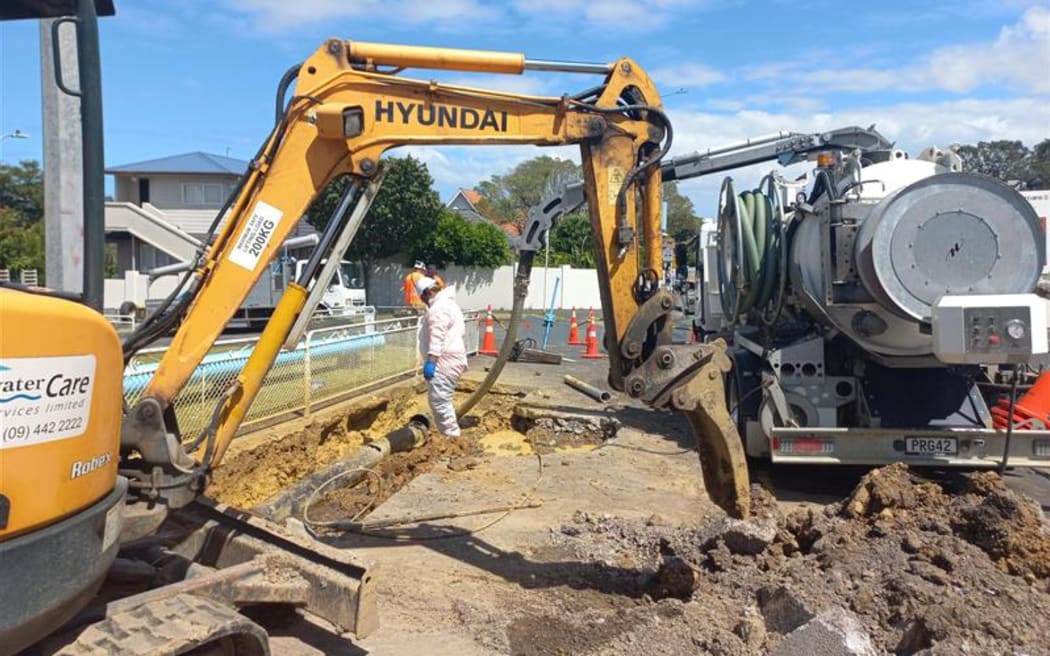 Watercare crew work to repair pipeline on Remuera Road on 13 February, 2024.