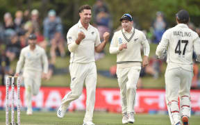 New Zealand bowler Colin de Grandhomme (centre left) celebrates with teammates after taking the wicket of India's captain Virat Kohli (not pictured) on day two of the second Test cricket match between New Zealand and India at Hagley Oval in Christchurch on March 1, 2020.