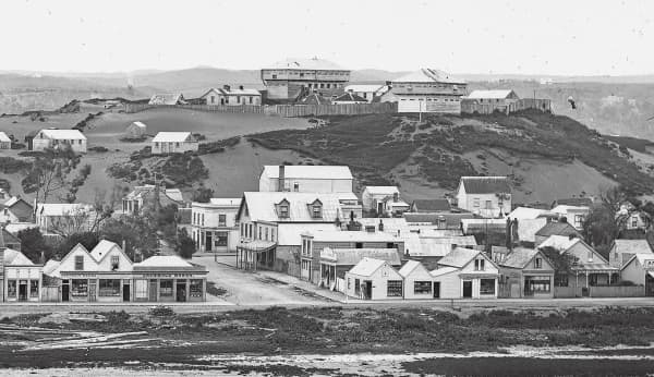 The Rutland Stockade on Pukenamu, photographed as part of a panorama in 1872. Ruapehu is in the far distance