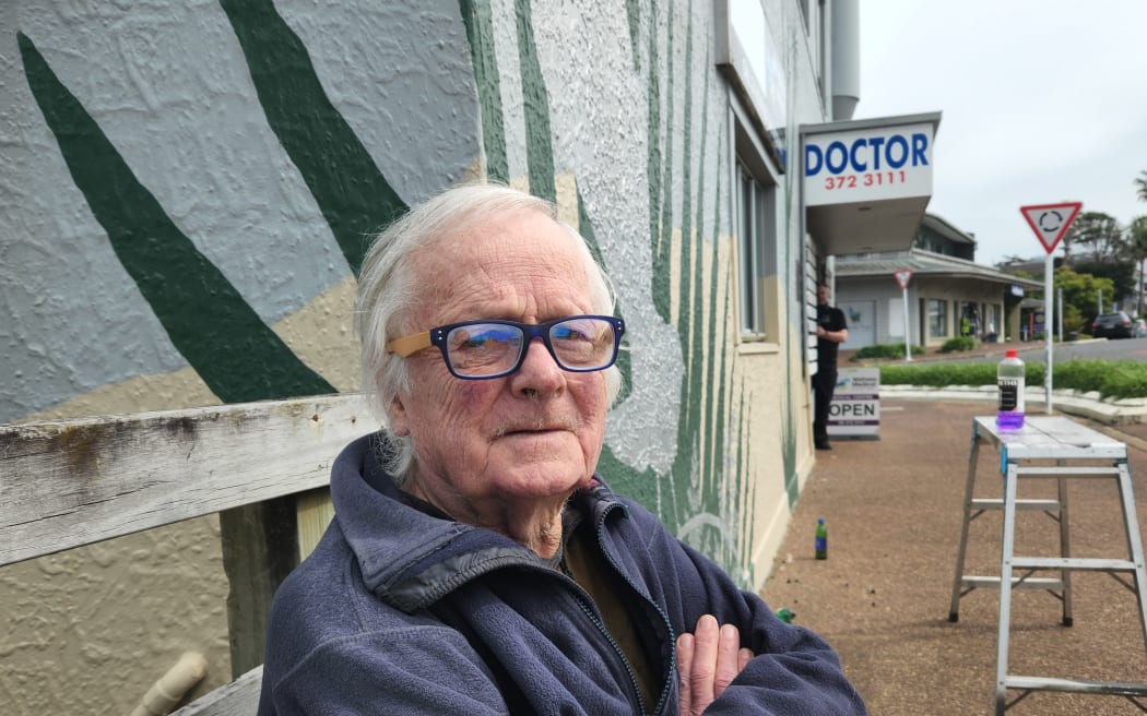 Seventy-five-year-old Ian Bode is waiting for heart surgery, and is concerned for spending his post-surgery recovery on Waiheke if it doesn't have an after hours urgent care.