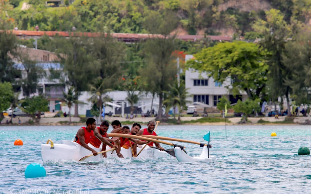 Action in the va'a canoe competition