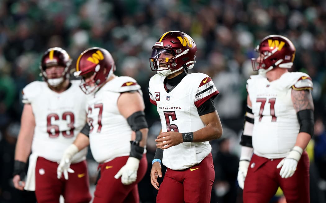 PHILADELPHIA, PENNSYLVANIA - JANUARY 26: Jayden Daniels #5 of the Washington Commanders runs off the field after being sacked on a fourth down while playing the Philadelphia Eagles during the fourth quarter in the NFC Championship Game at Lincoln Financial Field on January 26, 2025 in Philadelphia, Pennsylvania.   Emilee Chinn/Getty Images/AFP (Photo by Emilee Chinn / GETTY IMAGES NORTH AMERICA / Getty Images via AFP)
