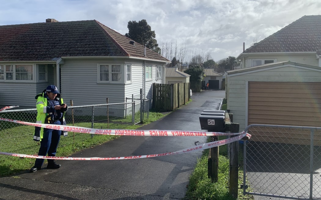 A seal made it's way through Papakura streets on 30 June, until police and DoC rangers caught up with it in a garden in Coles Crescent.