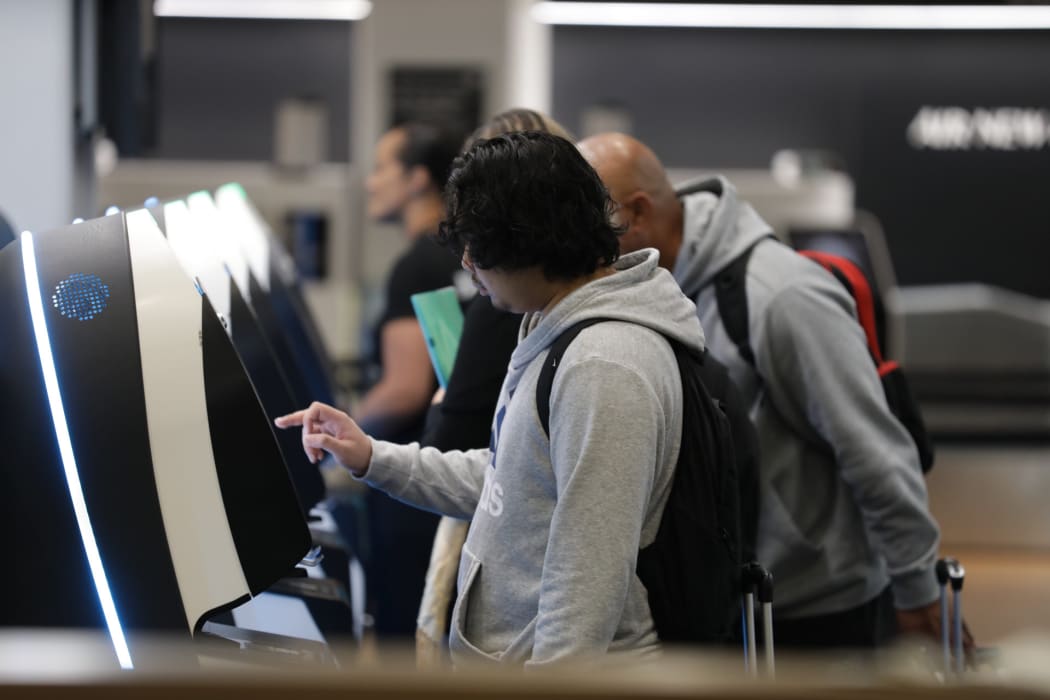 Passengers leaving Auckland on first day of trans-Tasman bubble