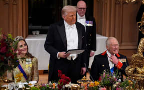 US President Donald Trump (C) delivers a speech as Britain's King Charles III watches on during a State Banquet at Windsor Castle, in Windsor, on September 17, 2025, during the US President's second State Visit. US President Donald Trump arrived in Britain for an unprecedented second State Visit, with the UK government rolling out a royal red carpet welcome to win over the mercurial leader. (Photo by Yui Mok / POOL / AFP)