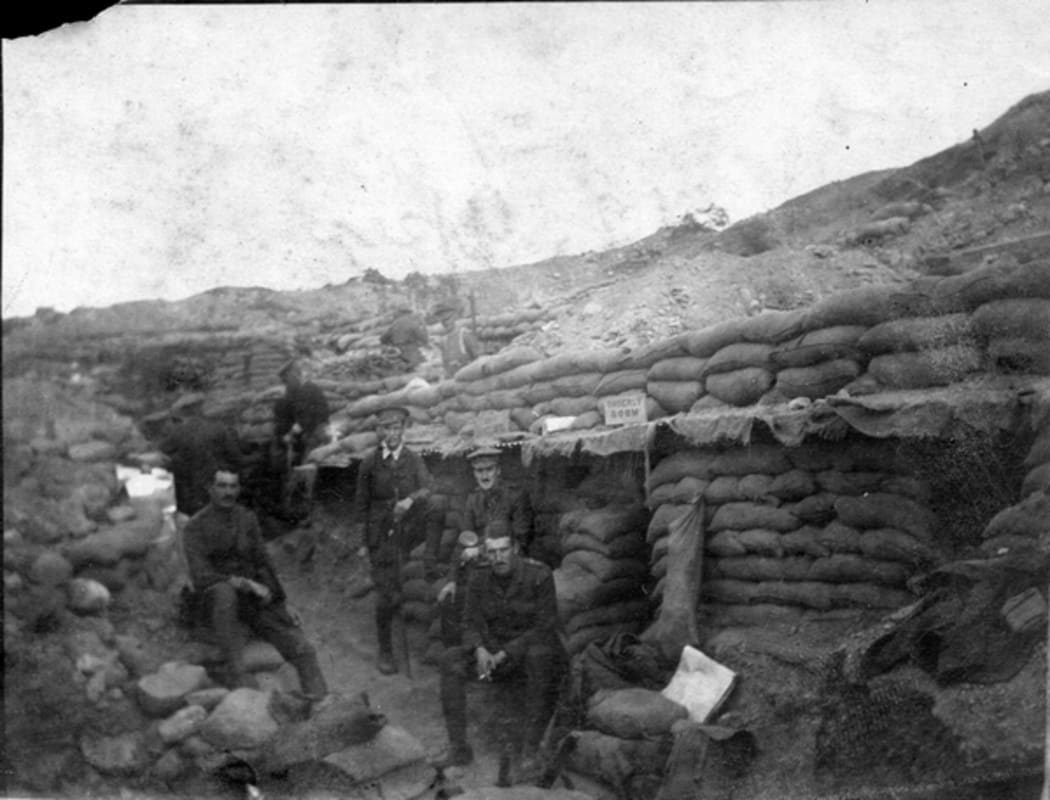 New Zealand soldiers at the Apex near Chunuk Bair, Gallipoli.