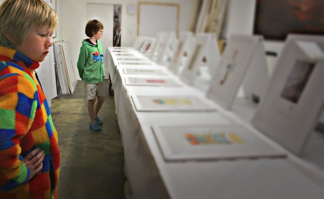 After 30 years, Muka Youth Prints is hitting the road once again, to introduce thousands of Kiwi kids to the joy of art collecting.