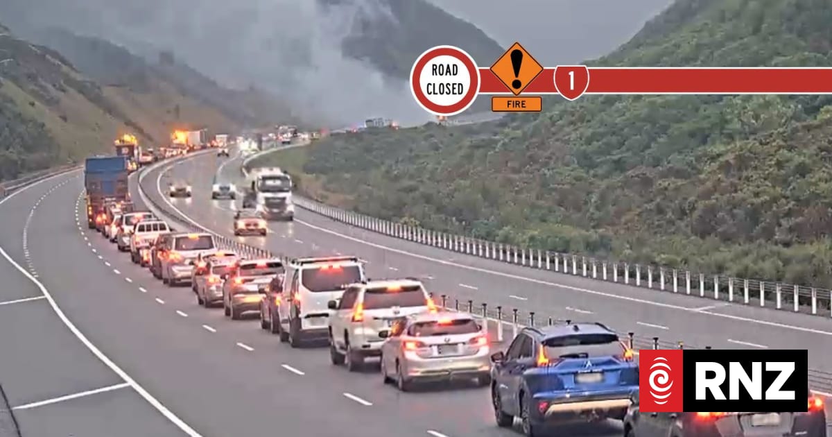 Northbound lanes on Transmission Gully on Kāpiti Coast reopen after vehicle fire