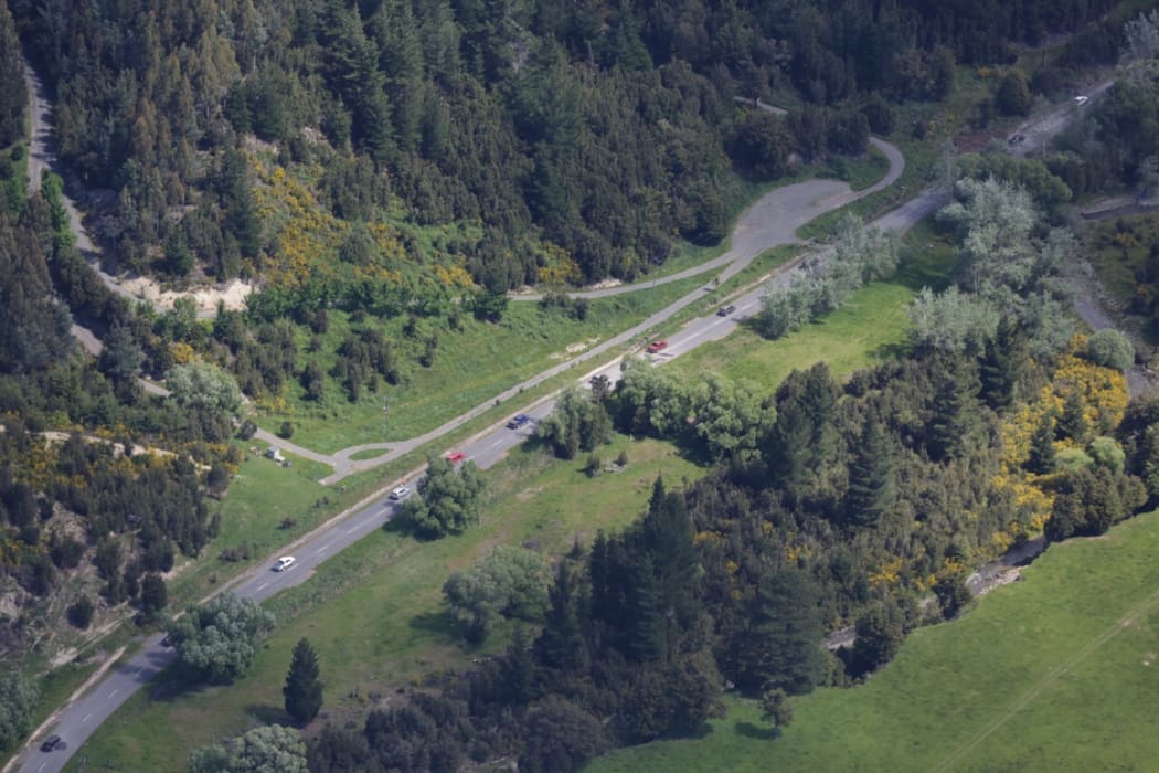 Cars and campervans were able to drive out of Kaikoura via the inland route today.