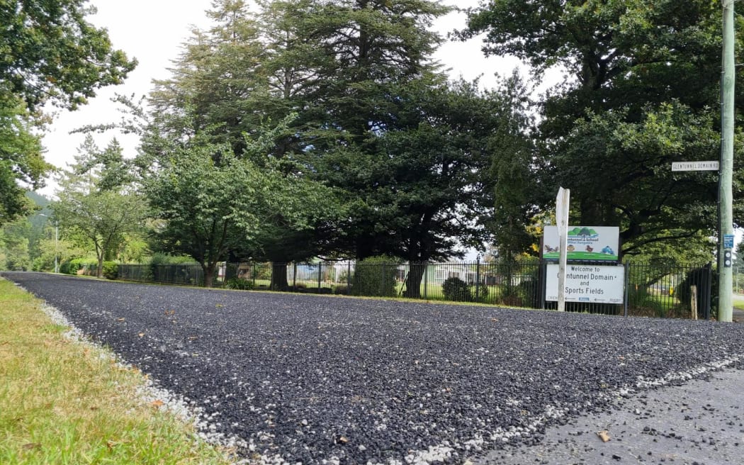 New Zealand's first full rubber road has been laid in Glentunnel, in the Selwyn district.