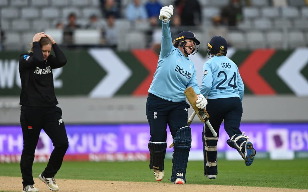 Anya Shrubsole celebrates the winning runs