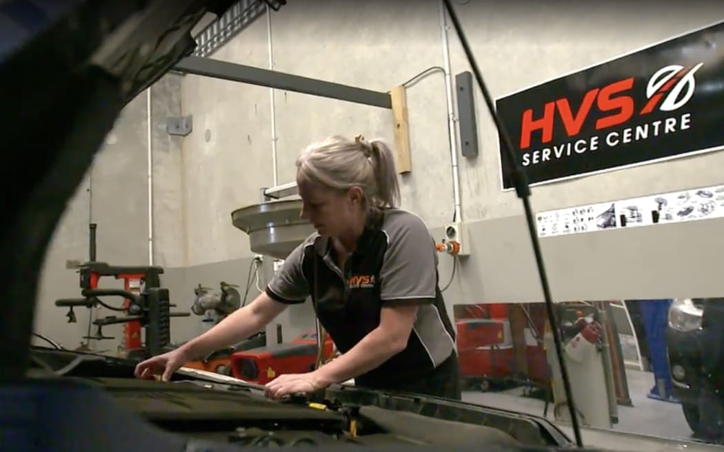 Melissa Hannan is a mechanic aiming to teach other women about their vehicles.