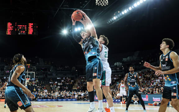 Breakers centre Sam Mennenga beats Tasmania JackJumpers centre Will Magnay to the rebound in the New Zealand Breakers v Tasmania JackJumpers, round 11 NBL basketball game at Spark Arena, Auckland.