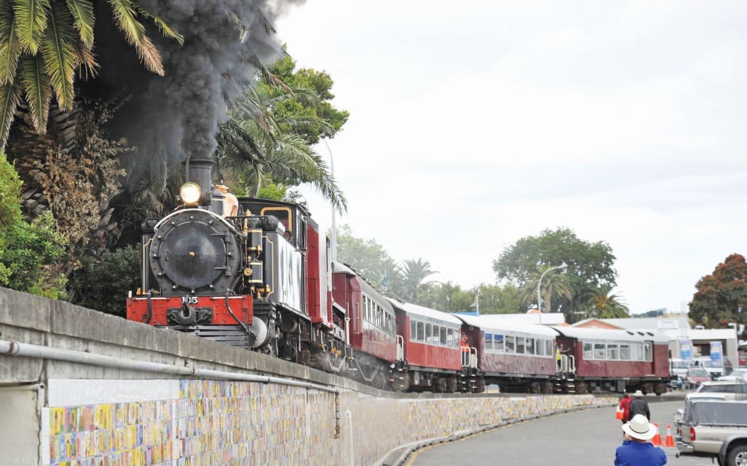WA165 Steam train