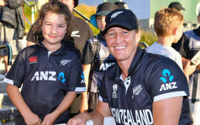 Sophie Devine and young fan, 2022.
