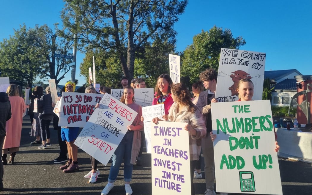 Striking secondary school teachers picketing outside Selwyn College in Auckland on Wednesday, 29 March.
