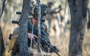 Soldiers from 2nd/1st Battalion, Royal New Zealand Infantry Regiment, Bravo Company conduct an assault as part of force integration training during Exercise Talisman Sabre.